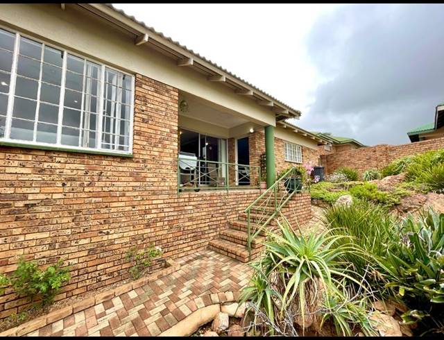 3 BEDROOM TOWNHOUSE FOR SALE IN KENMARE